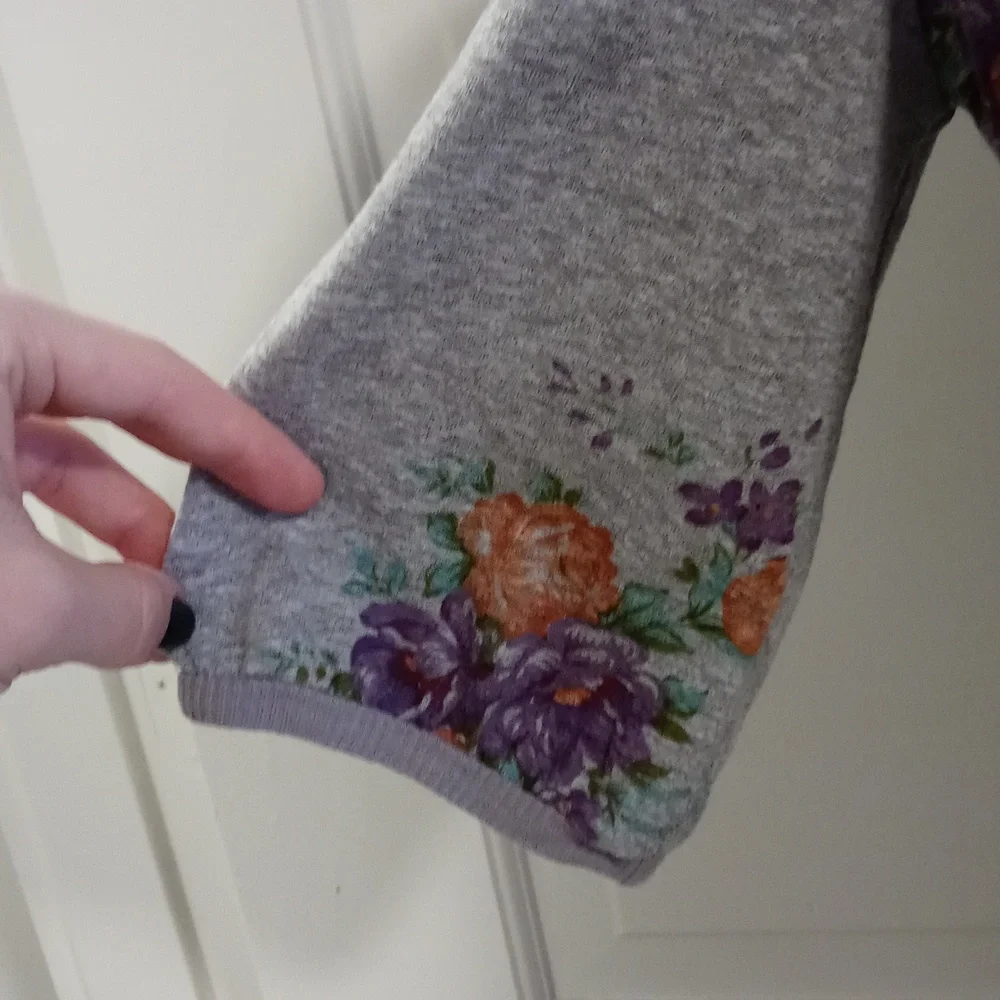 🌸Anthropologie🌸 - Gray Floral Open Front S/S Cardigan Sweater